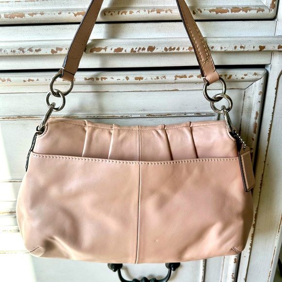 COACH Vintage Pearlized Ballet Slipper Pink Soho Leather w/Buckle Shoulder Bag - Picture 7 of 8